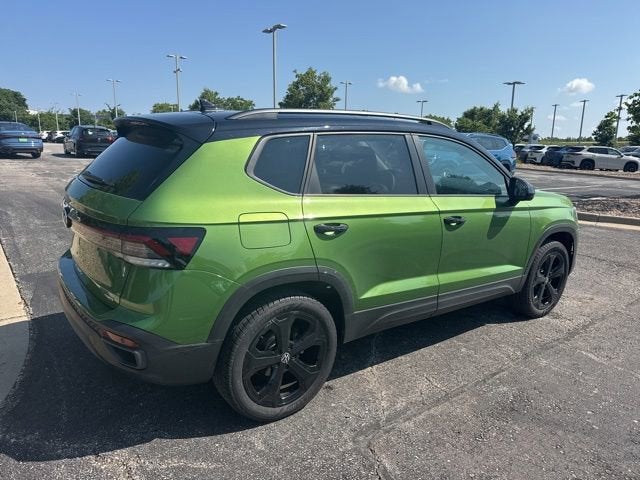2025 Volkswagen Taos SE Black