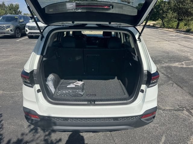 2026 Volkswagen Taos SE Black
