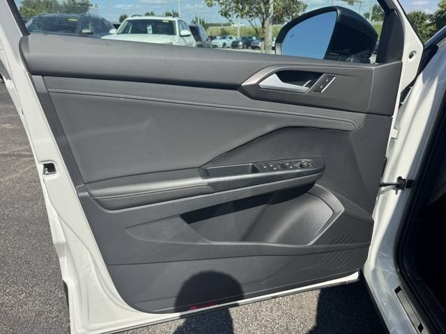 2026 Volkswagen Taos SE Black