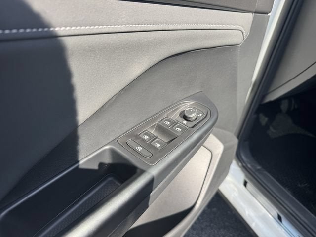 2026 Volkswagen Taos SE Black