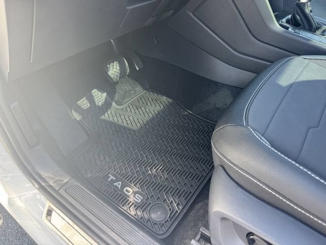 2026 Volkswagen Taos SE Black