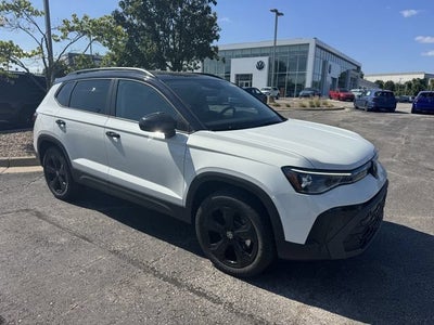 2026 Volkswagen Taos SE Black