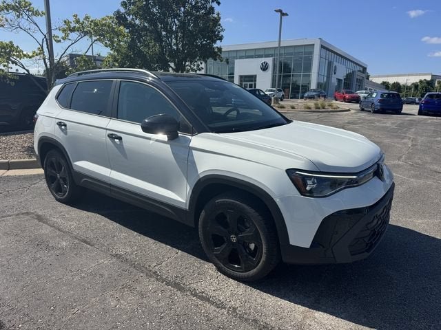 2026 Volkswagen Taos SE Black