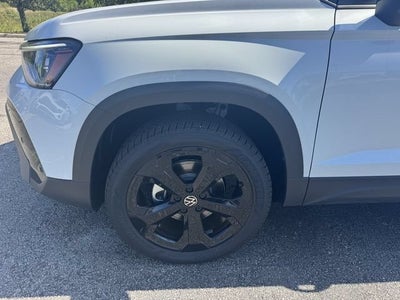 2026 Volkswagen Taos SE Black