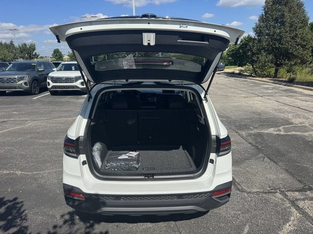 2026 Volkswagen Taos SE Black