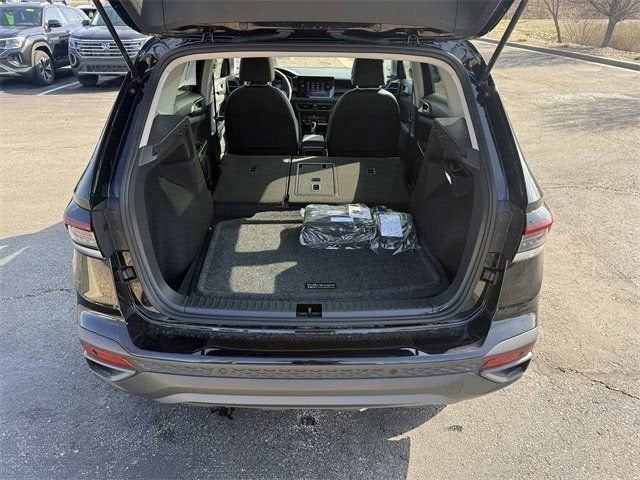 2026 Volkswagen Taos SE Black