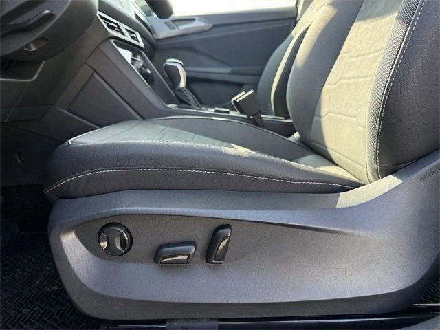 2026 Volkswagen Taos SE Black