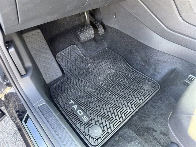 2026 Volkswagen Taos SE Black