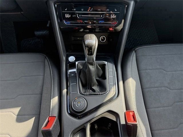 2026 Volkswagen Taos SE Black