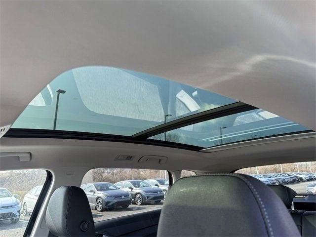 2026 Volkswagen Taos SE Black