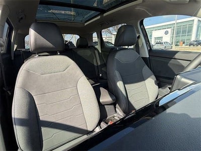 2026 Volkswagen Taos SE Black