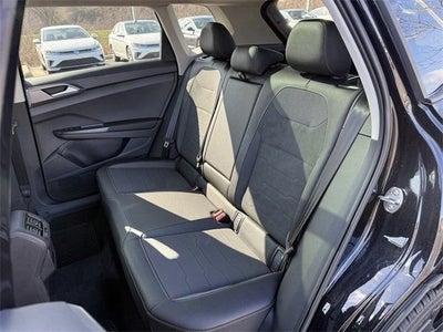 2026 Volkswagen Taos SE Black