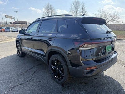 2026 Volkswagen Taos SE Black