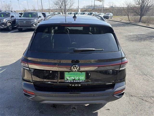 2026 Volkswagen Taos SE Black