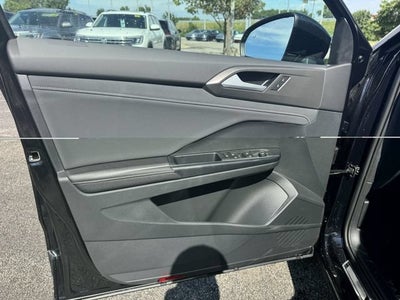 2026 Volkswagen Taos SE Black
