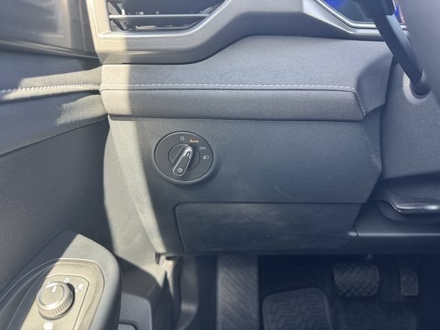 2026 Volkswagen Taos SE Black