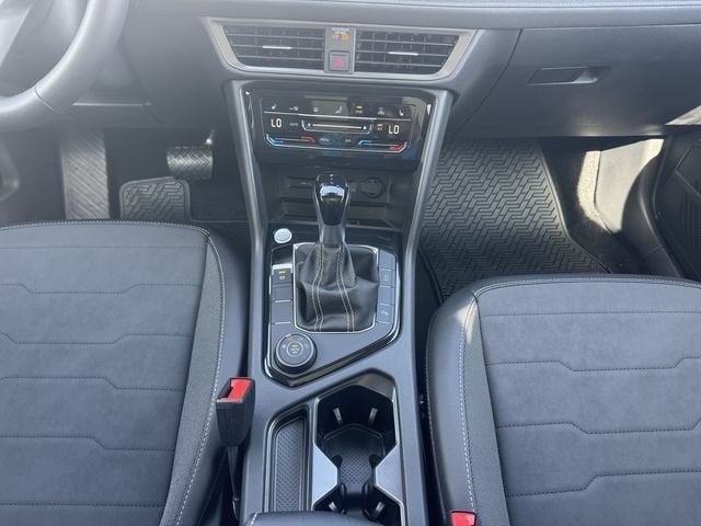 2026 Volkswagen Taos SE Black
