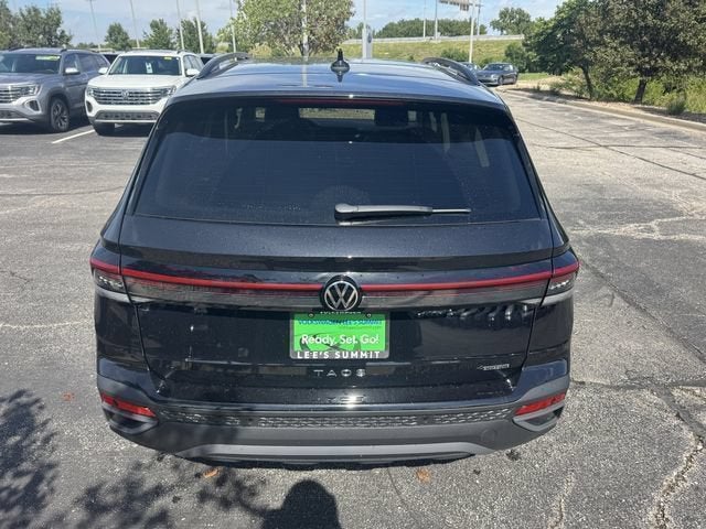 2026 Volkswagen Taos SE Black