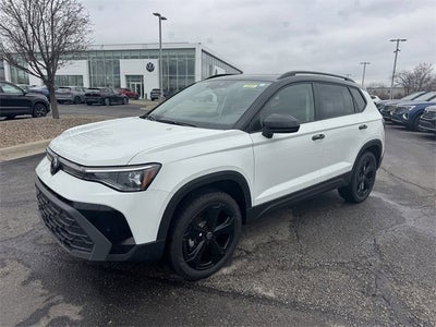 2026 Volkswagen Taos SE Black