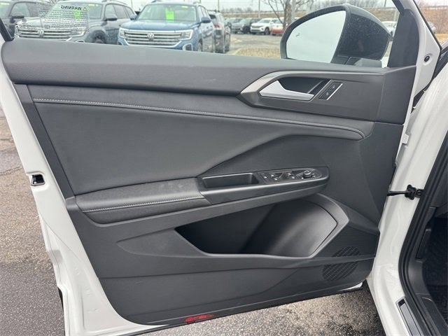 2026 Volkswagen Taos SE Black