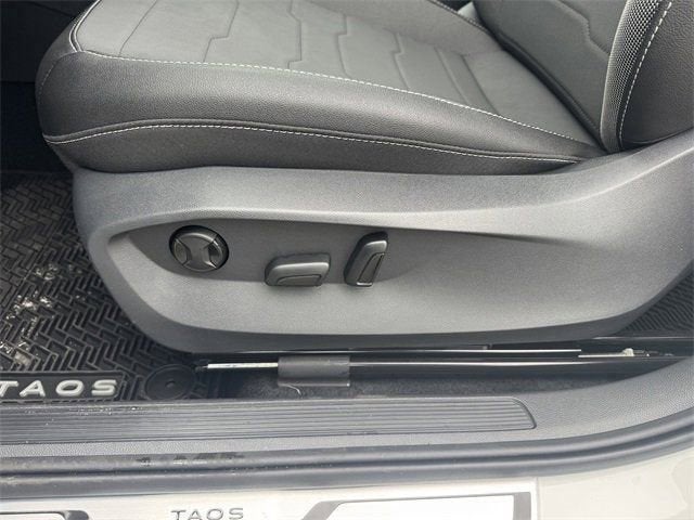 2026 Volkswagen Taos SE Black