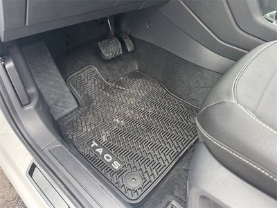 2026 Volkswagen Taos SE Black