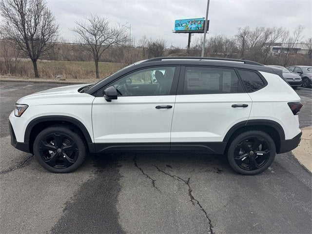 2026 Volkswagen Taos SE Black