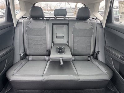 2026 Volkswagen Taos SE Black