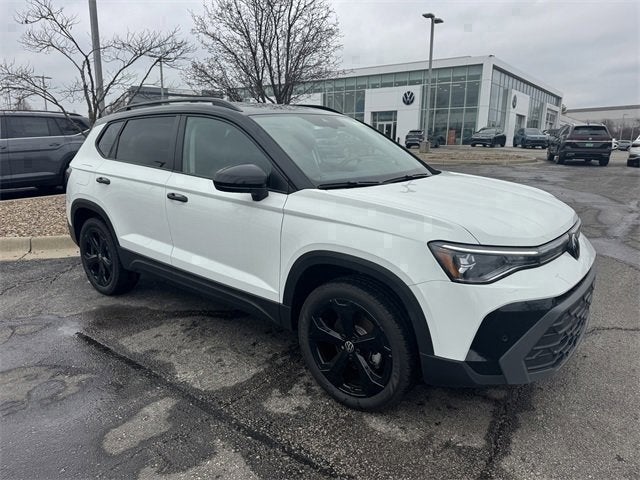 2026 Volkswagen Taos SE Black