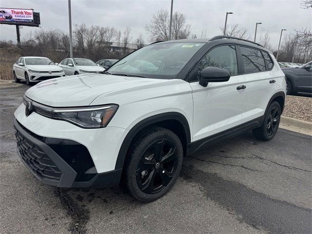 2026 Volkswagen Taos SE Black