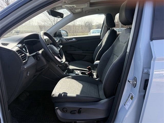 2026 Volkswagen Taos SE Black