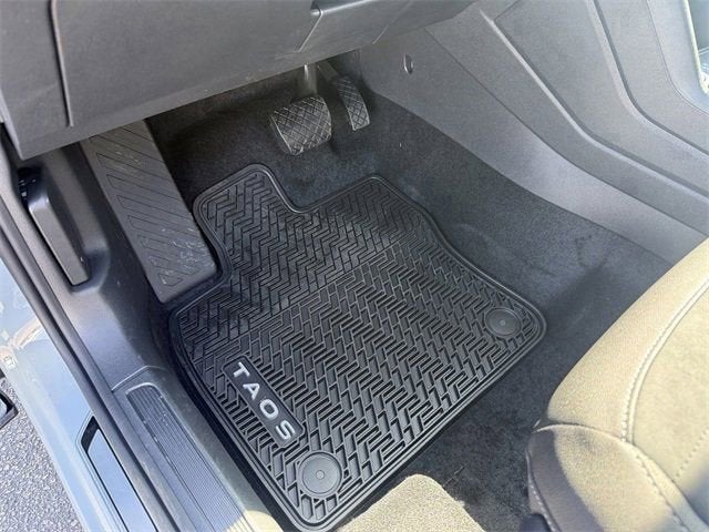 2026 Volkswagen Taos SE Black