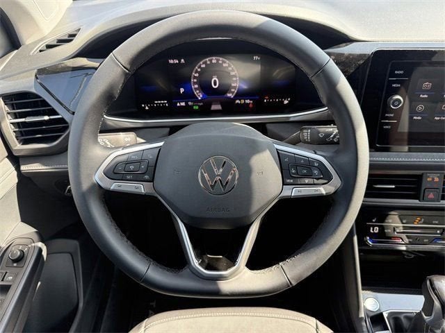 2026 Volkswagen Taos SE Black