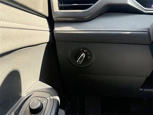 2026 Volkswagen Taos SE Black