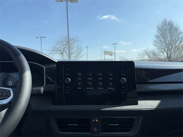 2026 Volkswagen Taos SE Black