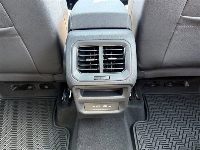 2026 Volkswagen Taos SE Black