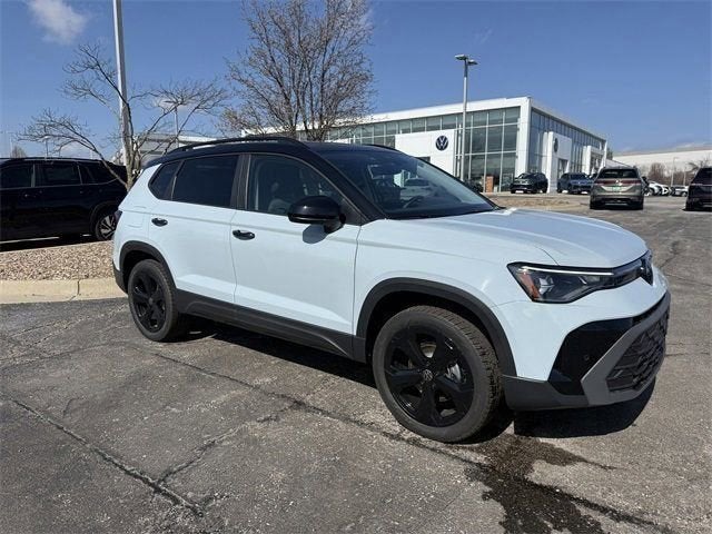 2026 Volkswagen Taos SE Black