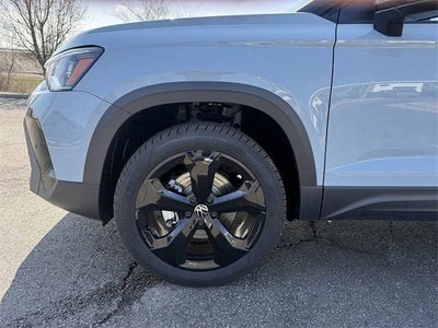 2026 Volkswagen Taos SE Black