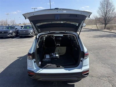 2026 Volkswagen Taos SE Black