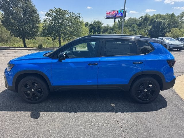 2027 Volkswagen Taos SE Black