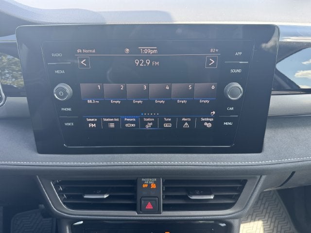2027 Volkswagen Taos SE Black