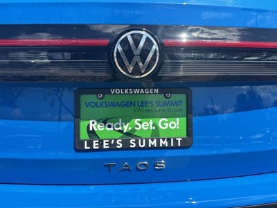 2027 Volkswagen Taos SE Black