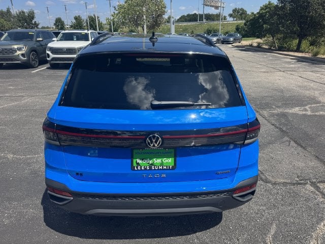 2027 Volkswagen Taos SE Black