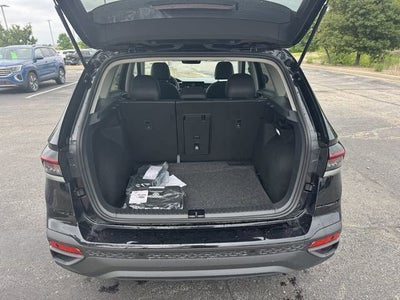 2026 Volkswagen Taos SE Black