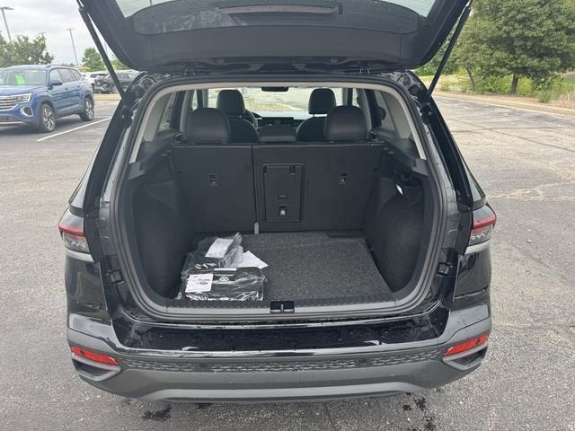 2026 Volkswagen Taos SE Black