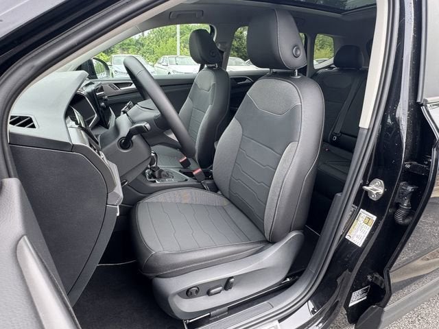 2026 Volkswagen Taos SE Black