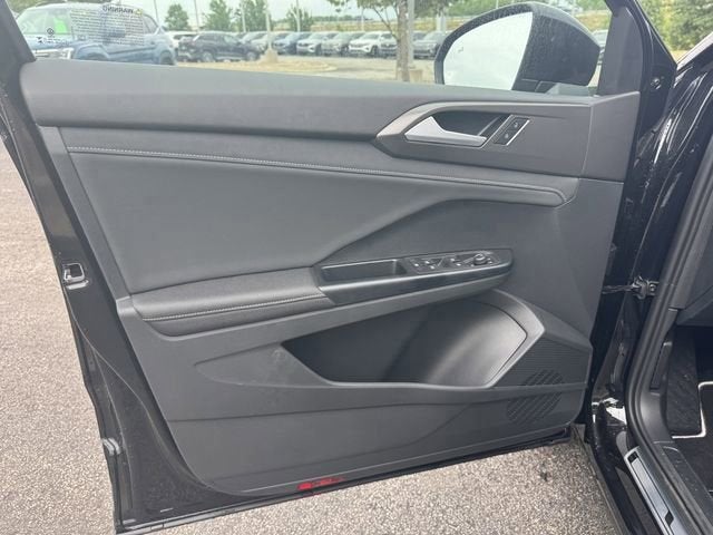 2026 Volkswagen Taos SE Black