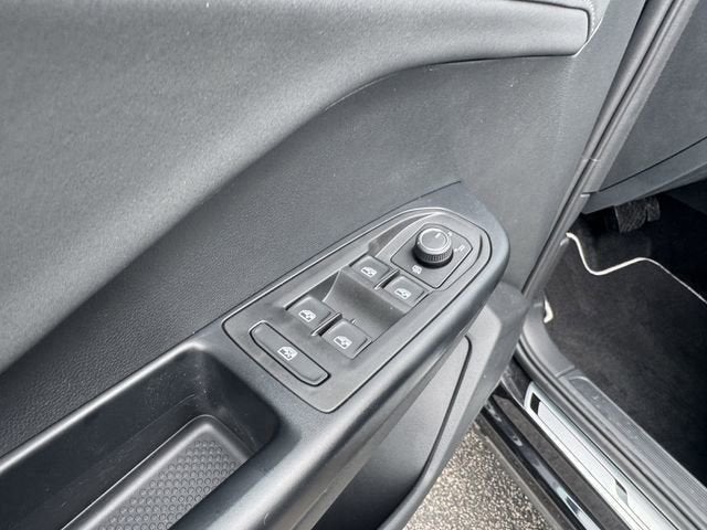 2026 Volkswagen Taos SE Black