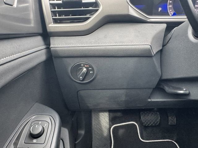 2026 Volkswagen Taos SE Black