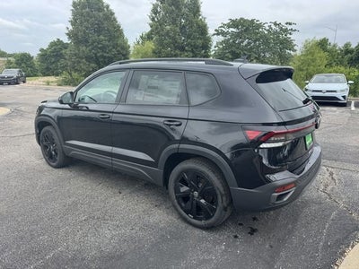 2026 Volkswagen Taos SE Black